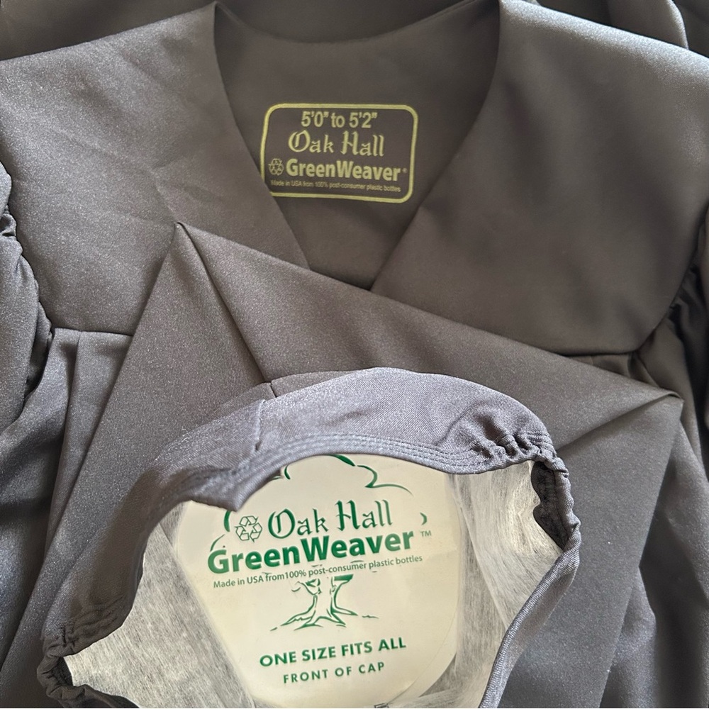 Oak Hill Green Weaver Black Graduation Cap & Gown Size 5'0" - 5'2" - Picture 3 of 3